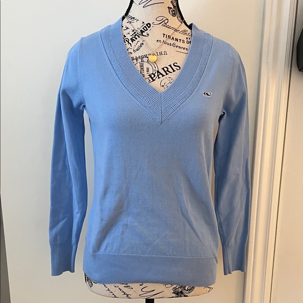 😃Vineyard Vines Light Blue V-Neck Sweater